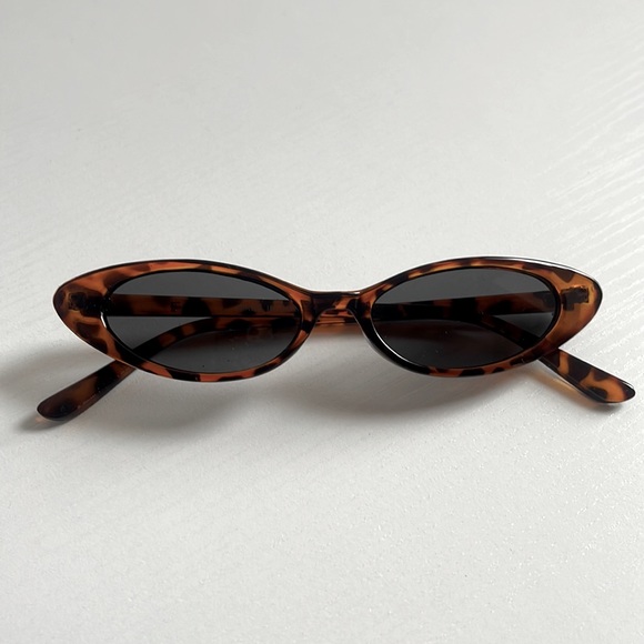 Sunglasses - Picture 4 of 5